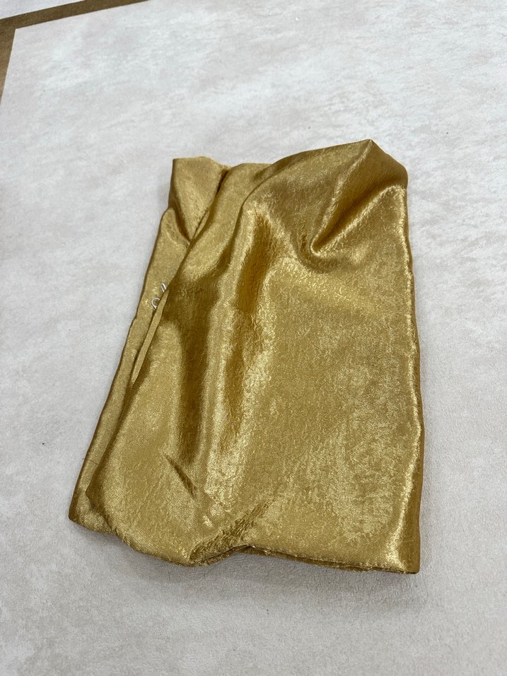 Parlak Altın Renkli Yastık Kılıfı - Görsel 3