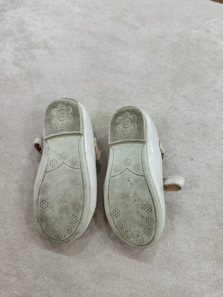 Kız Çocuk Beyaz Tokalı Babet Ayakkabı - Görsel 2