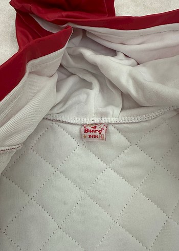 Kırmızı Fırfırlı Kapüşonlu yelek - Görsel 3