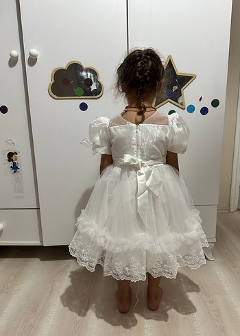 4 Yaş Beden Klasik Elegan Beyaz Dantel Nakışlı Kız Elbisesi