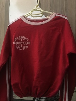 Kırmuzı sweatshırt