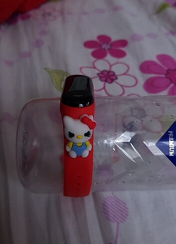 kırmız hello kitty