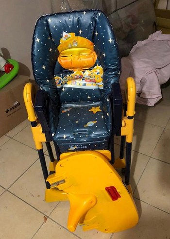 Chicco Sarı ve koyu renkli çocuk mama sandalyesi