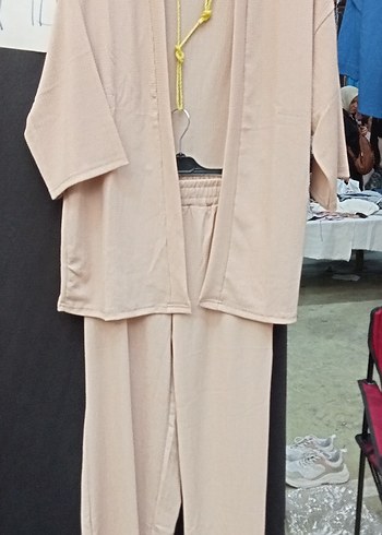 Bej kimona takımlar
