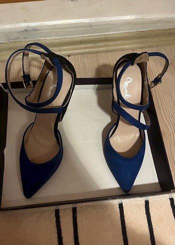 Koyu Mavi Süet Tokalı Stiletto Topuklu Ayakkabı