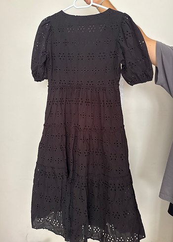 xs Beden Siyah Nakışlı V Yaka Midi Elbise