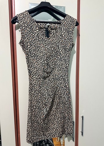 Leopar Desenli Kemerli V Yaka Midi Elbise