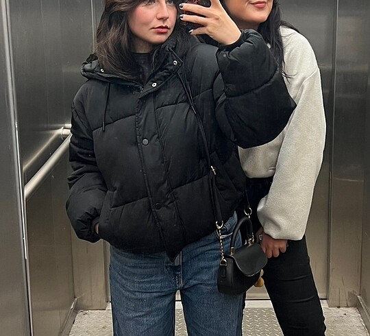 l Beden siyah Renk Pull&Bear kısa kapüşonlu şişme mont