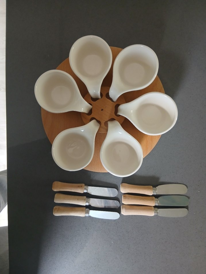 Ahşap Tabaklı Beyaz Seramik Sosluk ve Bıçak Seti - Görsel 2