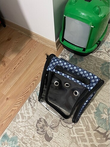 Kedi taşıma çantası