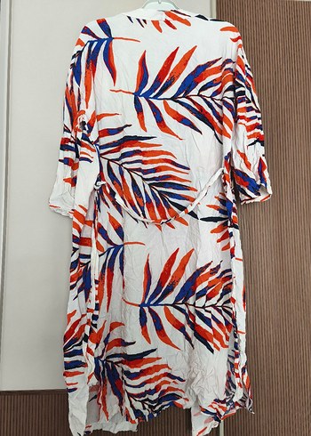 Çiçek Desenli Kemerli Sabahlık / Pareo Yanları Yırtmaçlı - Görsel 2