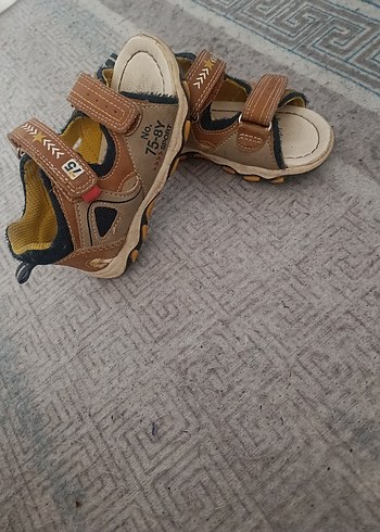 23 Beden Erkek Çocuk Kahverengi Tokalı Sandalet