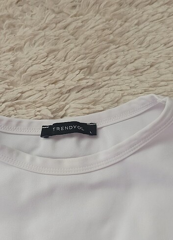 Trendyol & Milla Trendyol Milla crop