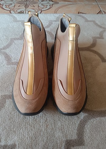 On Fashion Bej Suet Bilek Bot