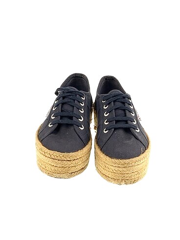 37 Beden Superga Spor Ayakkabı %70 İndirimli.