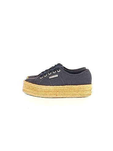 Superga Spor Ayakkabı %70 İndirimli.