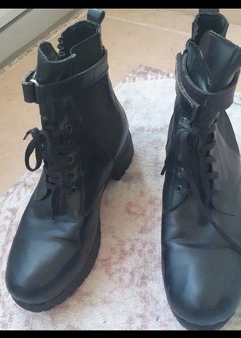 %100 deri Siyah Kadın Bot - Görsel 5