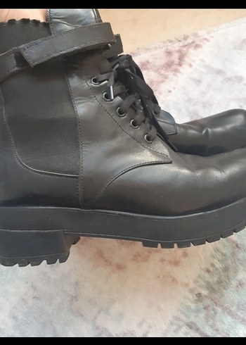 %100 deri Siyah Kadın Bot - Görsel 3