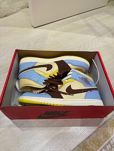 Jordan 1 Mid