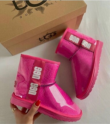 UGG ŞEFFAF