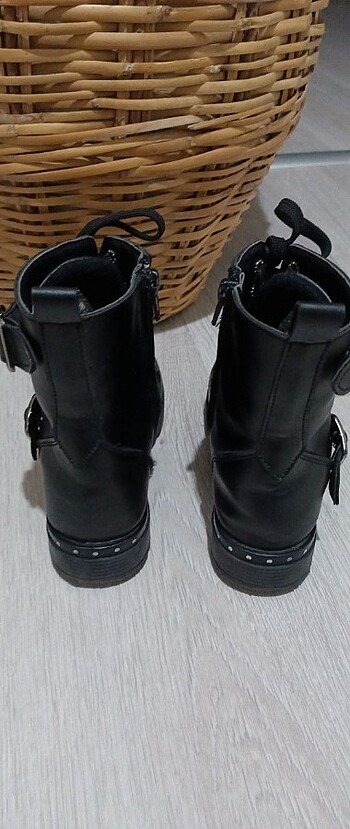 31 Beden siyah Renk Polaris marka kız çocuk bot