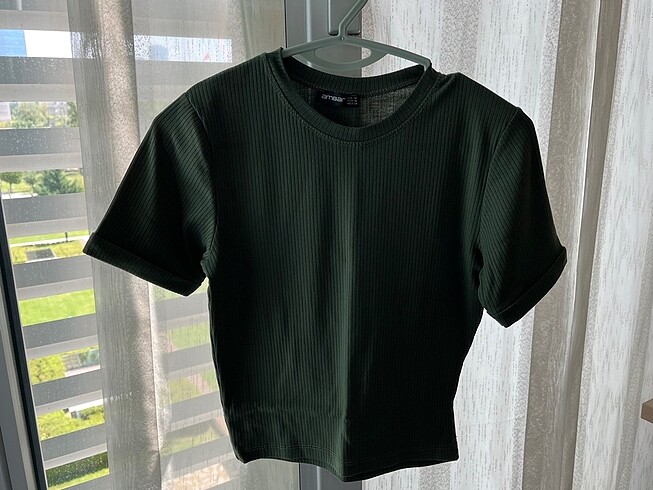Haki yeşil crop