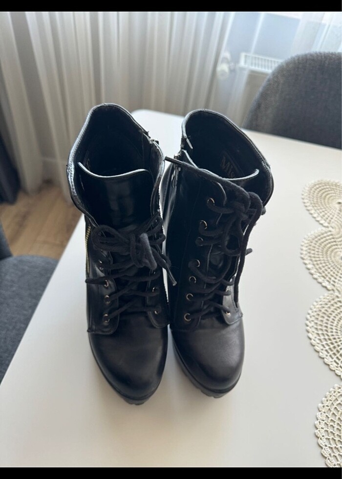 Sıyah topuklu bot - Görsel 3