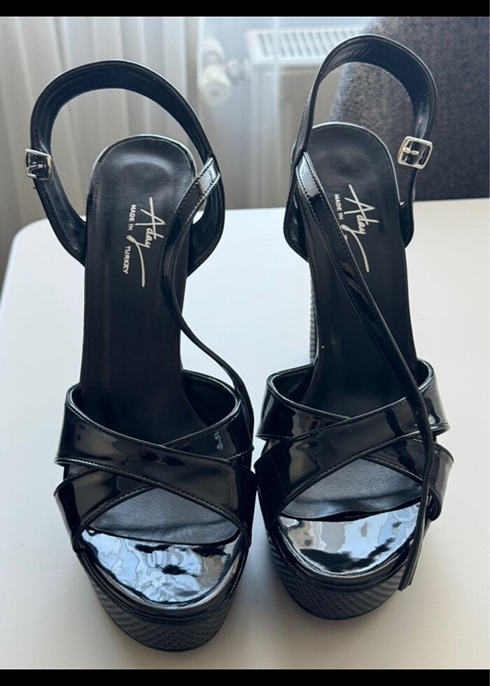 Siyah topuklu ayakkabı - Görsel 2