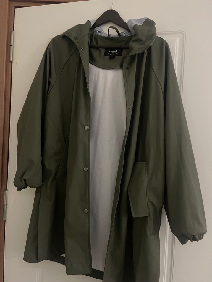 Drapeli Midi Kadın Yağmurluk - Görsel 2