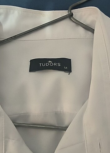 m Beden Tudors gömlek