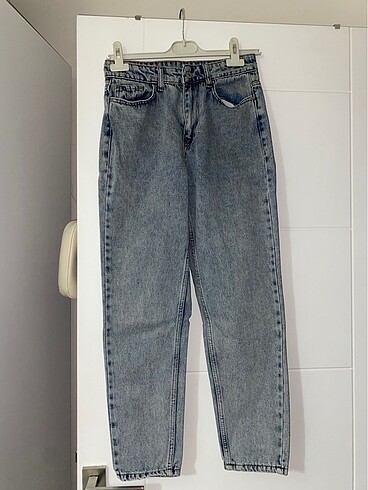 MOM JEANS