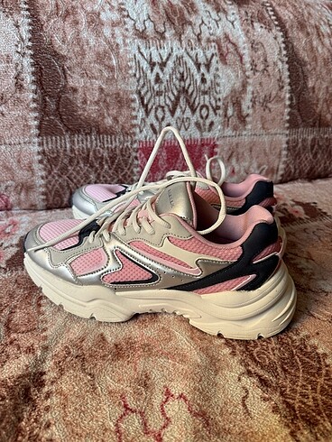 Bershka spor ayakkabı