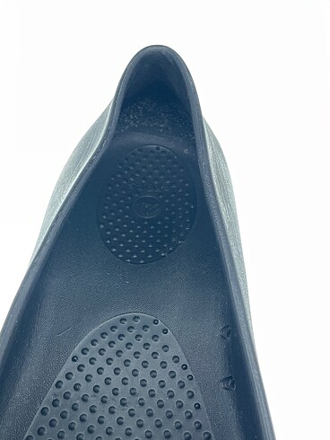 40 Beden siyah Renk Crocs Babet %70 İndirimli.
