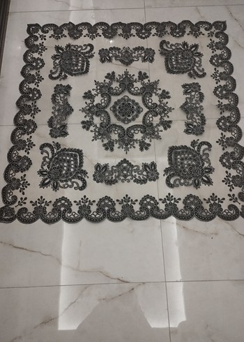 Gri Nakışlı Masa Örtüsü