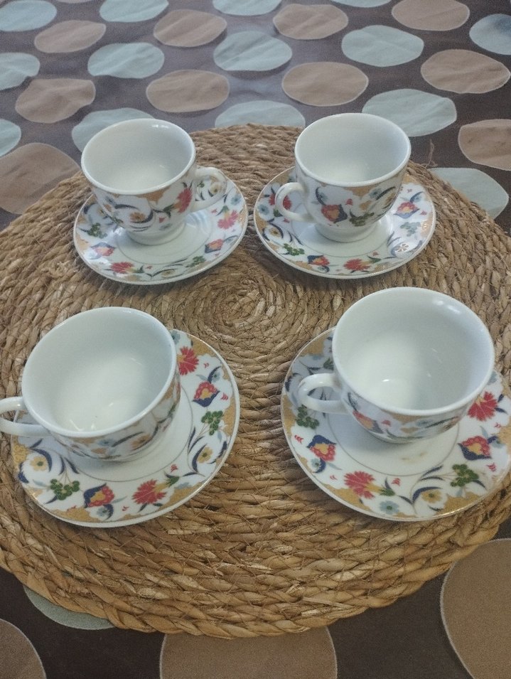 Renkli Çiçek Desenli Beyaz Porselen Fincan - Görsel 2