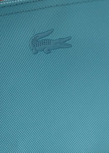 Beden Lacoste Mavi Fermuarlı Kadın Clutch Çanta orjinaldir
