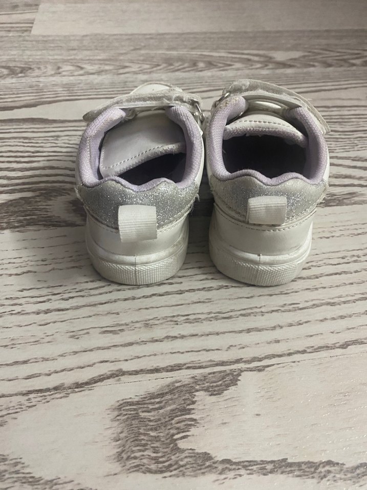 Kız Bebek Beyaz Cırt Cırtlı İlk Adım Ayakkabısı - Görsel 3