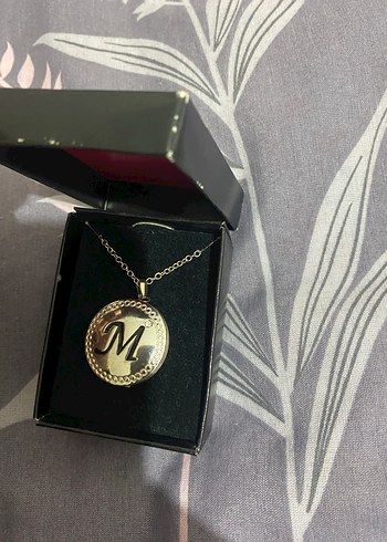 M harfli içi açılan kolye taşlı - Görsel 3