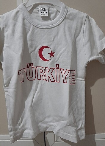 Türk Bayraklı Tşhört 4,5 yaş için uygun 