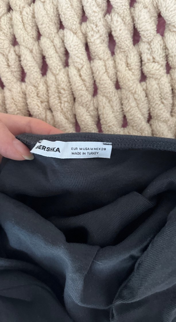 Bershka crop sırtı açık - Görsel 2