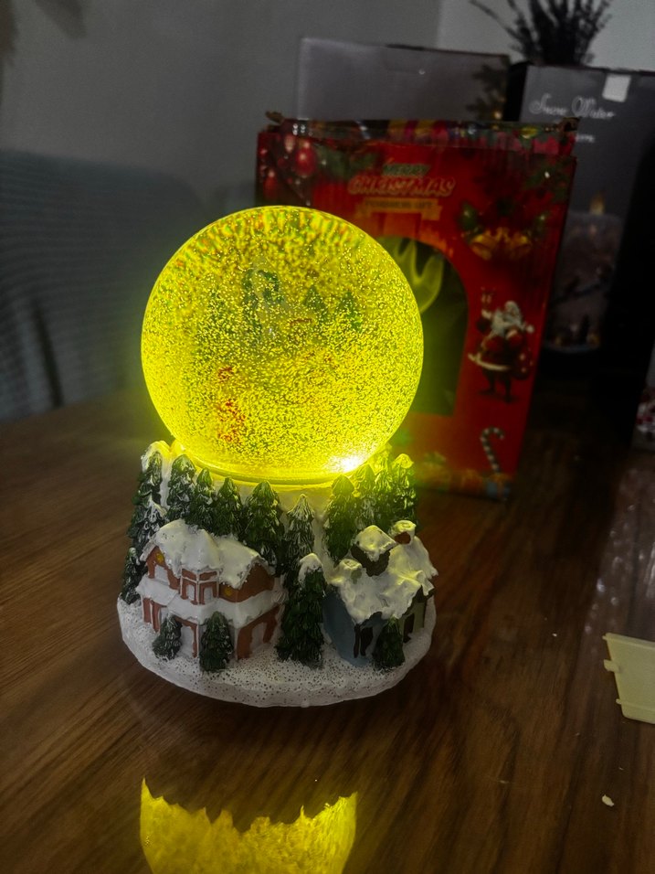 Renkli Kar Temalı Noel Kar Küresi - Görsel 4