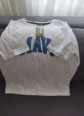 xl Beden beyaz Renk XL beden tişört hiç kullanılmadı, unisex