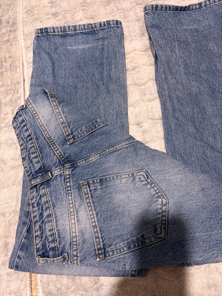 Mavi Yıkamalı Rahat Denim Şort — görsel 2/3