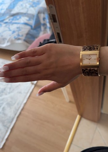 Guess Guess saat