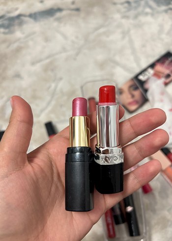Avon Canli Renklerde İki Farkli Ruj