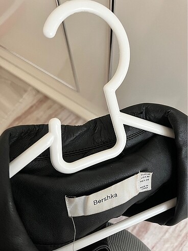 m Beden siyah Renk Bershka Deri Ceket