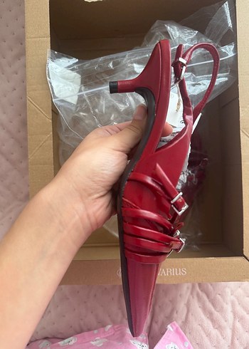 Kırmızı Parlak Deri Tokalı Stiletto - Görsel 2