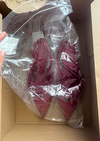 Kırmızı Parlak Deri Tokalı Stiletto - Görsel 3