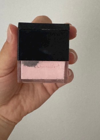 Huda Beauty pembe pudra - Görsel 2