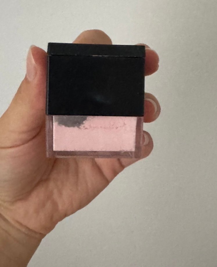 Huda Beauty pembe pudra - Görsel 2